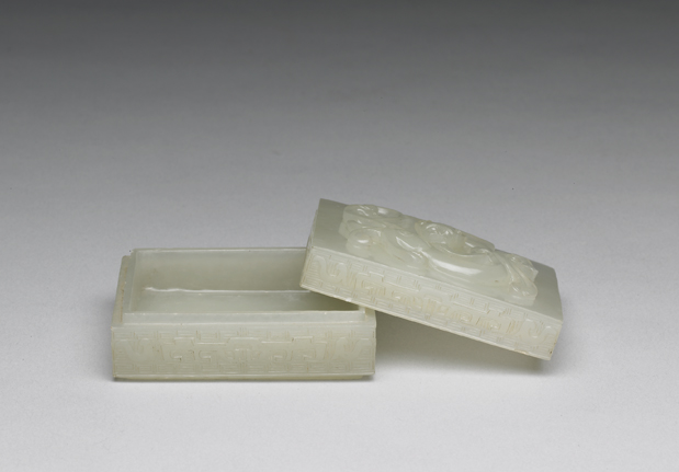 清 青玉蟠螭方盒